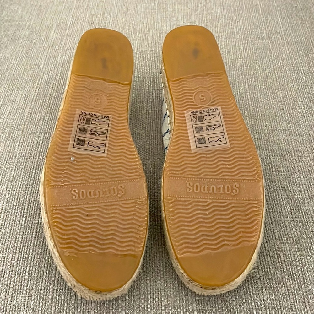 NIB SOLUDOS Espadrilles in Stripes w/strawberries - Picture 4 of 5